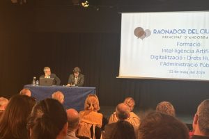 Un centenar de persones participen en una formació sobre intel·ligència artificial, digitalització i drets humans