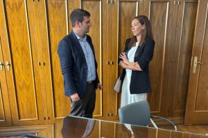 Cañada visita Sant Julià per reunir-se amb veïns de la parròquia